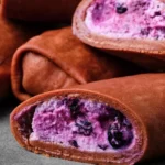cokoladova-rolka-s-tvarohom-a-ceresnami-recept-z-palacinkoveho-cesta.webp.webp