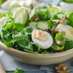 salat-s-cerstvymi-uhorkami-vajcom-a-syrom-recept-na-jednoduche.webp.webp